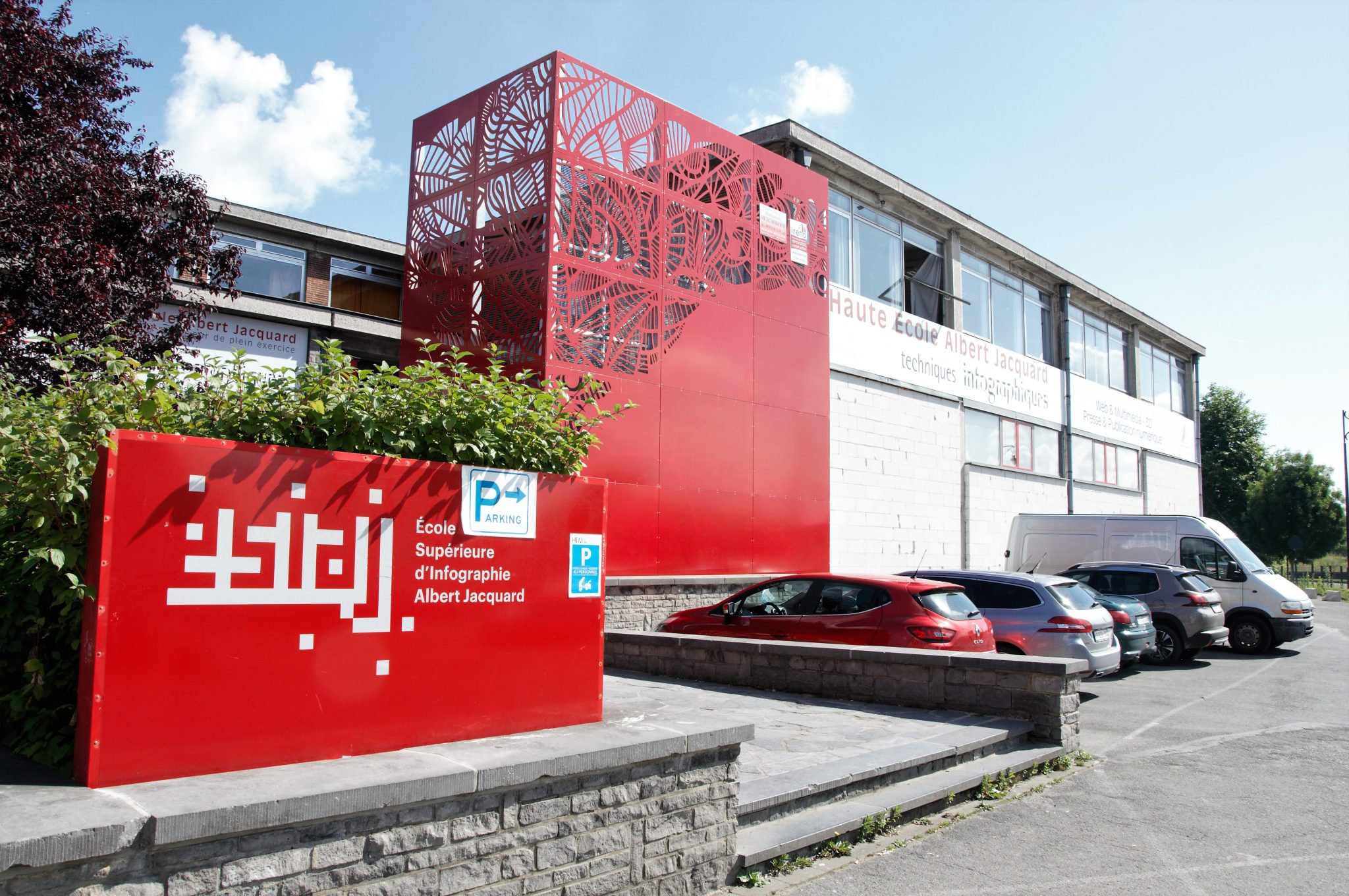 Façade de l'école de la Haute Ecole Albert Jacquard à Namur